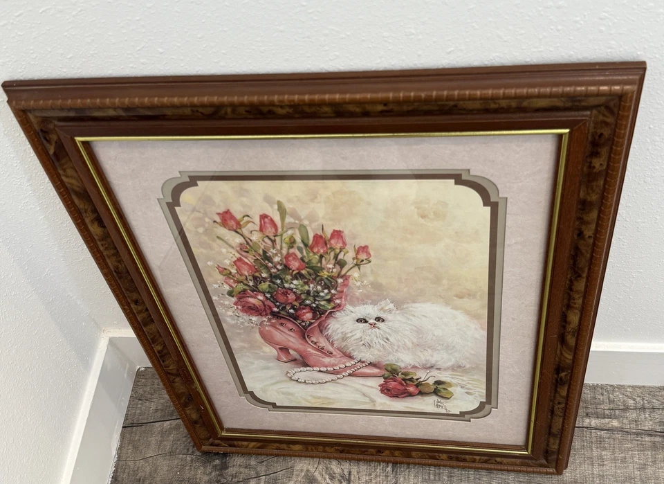 Impresión de gato persa vintage de Julia Crainer con rosas en bota arte de pared victoriano Foto 4 de 4