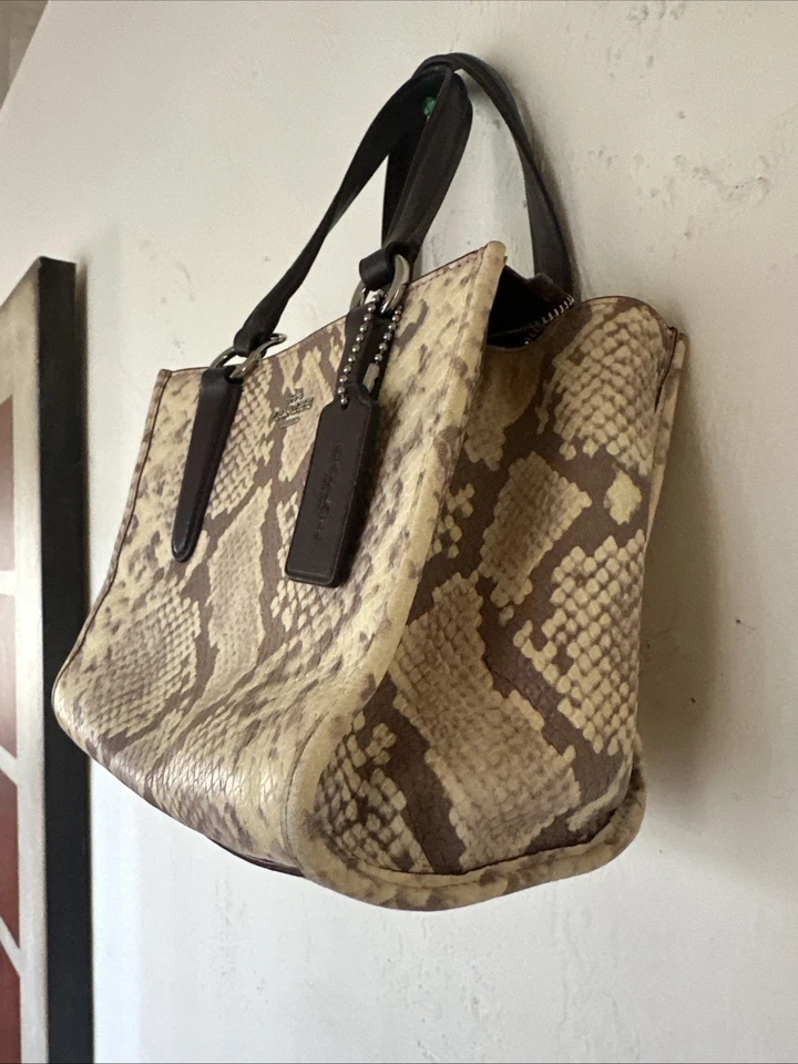 Bolso de mano Coach de adición limitada pitón multicolor Foto 3 de 4