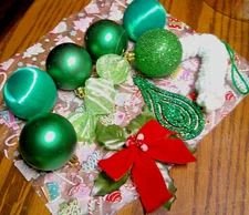 10pc CHRISTMAS 2.5" Lot #20  Assorted Green Ornaments-Plastic/Yarn/Silk     1037