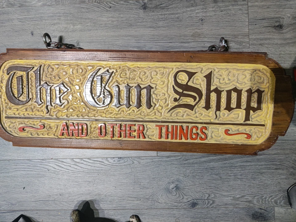 Letrero de madera tallado a mano vintage “The Gun Shop and Other Things” – Rústico antiguo Foto 3 de 4