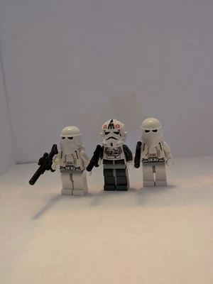 LEGO Star Wars: 3 Minifiguren, 2010  Set 8084, AT-AT Driver + 2 Snowtroppers - Bild 1 von 4