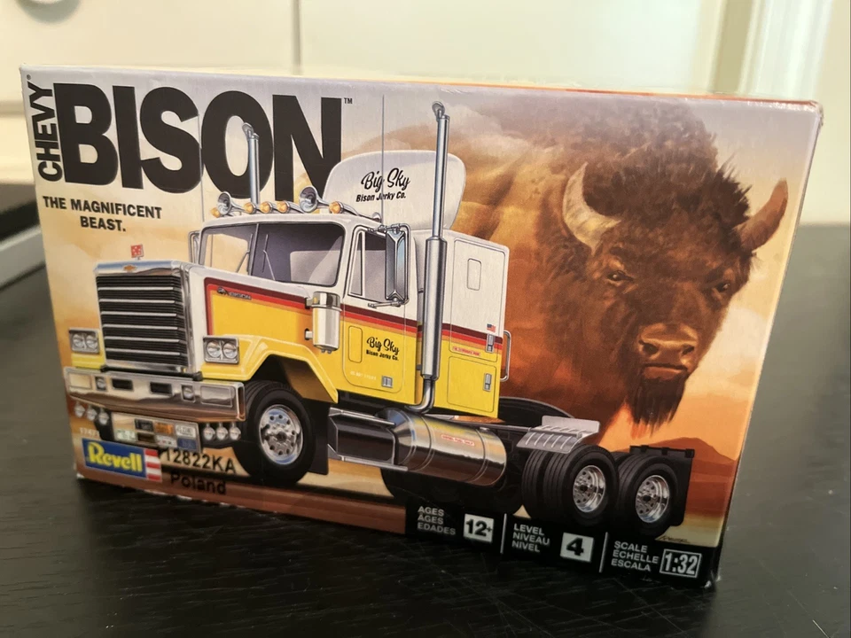 Kit de modelo Revell nível 4 1978 Chevrolet Bison caminhão trator escala 1/32 17471 - Imagem 2 de 4