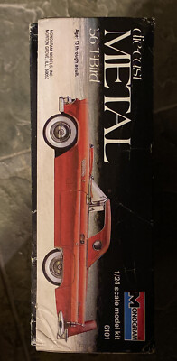 VINTAGE MONOGRAM 1956 FORD THUNDERBIRD 1:24 DIECAST MODEL