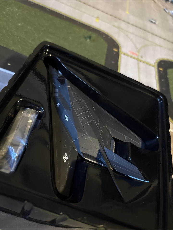 Dragon, 1:144 scale, F-117A Nighthawk, USAF 37th TFW, 417th TFS, 1988, #51051 - Image 2 of 4