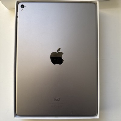 Apple iPad Pro (9.7-inch) A1673 128 GB, Wi-Fi, 1st Gen - Space