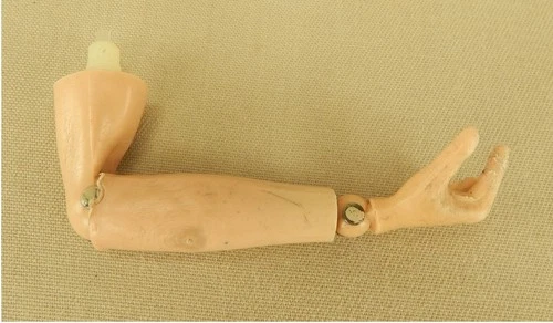 Vintage 1964 Hasbro GI Joe Action Figure Right Elbow Forearm Hand Arm Parts C6