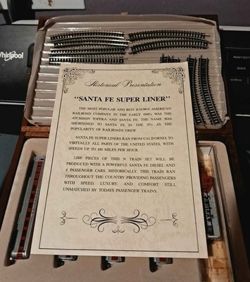 New Model Power N Scale Limited Edition Santa Fe Super Liner Train Set - Wood Bo
