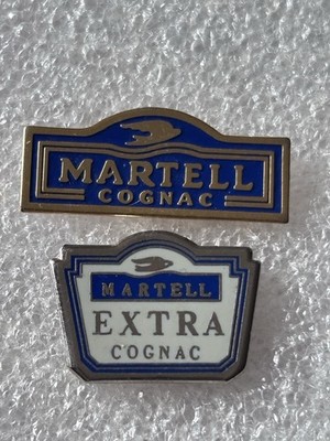 Set x 2 Pins Martell Cognac Extra Getränk Alkohol Flasche Likör Logo