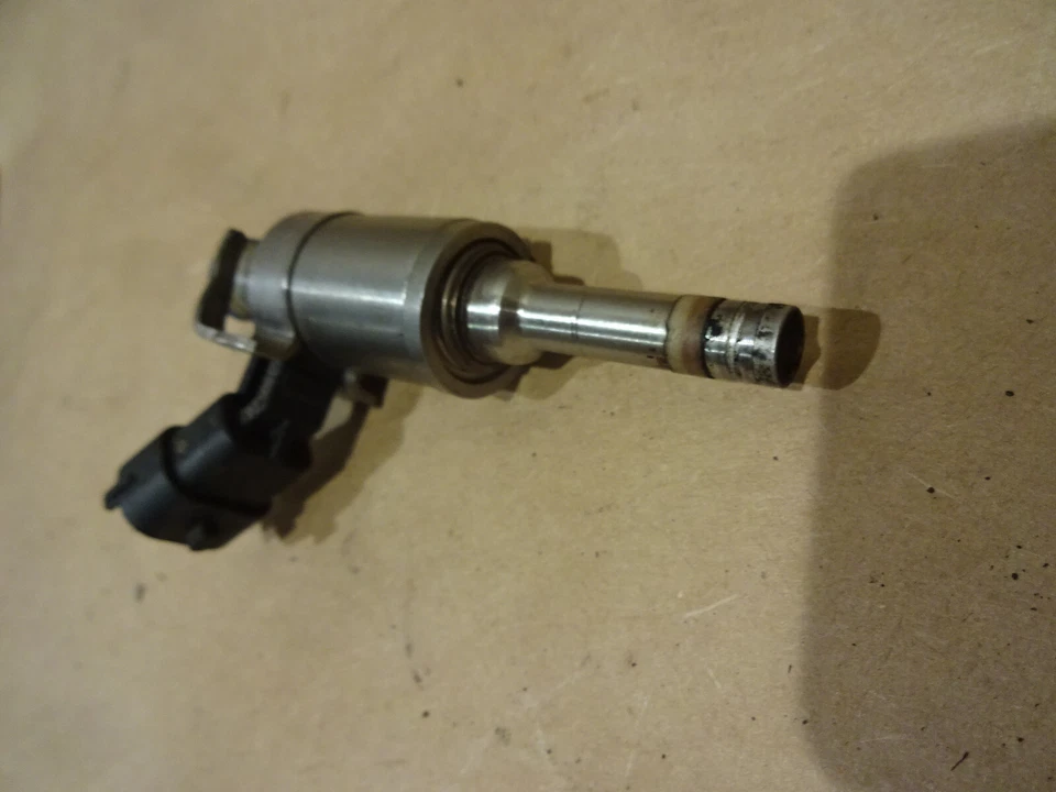 Ferrari California - Inyector de combustible - P/N 247589 Foto 3 de 4