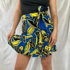 Boutique Moschino high waisted mini skirt leaves print rayon 90s vtg women