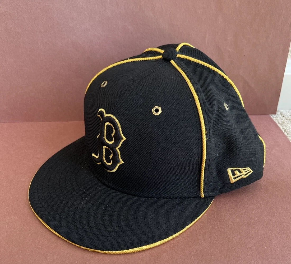 Boston Red Sox MIB Authentic New Era 5950 Fitted Cap Black With Gold Piping Sz8