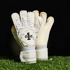 the one goalie gloves