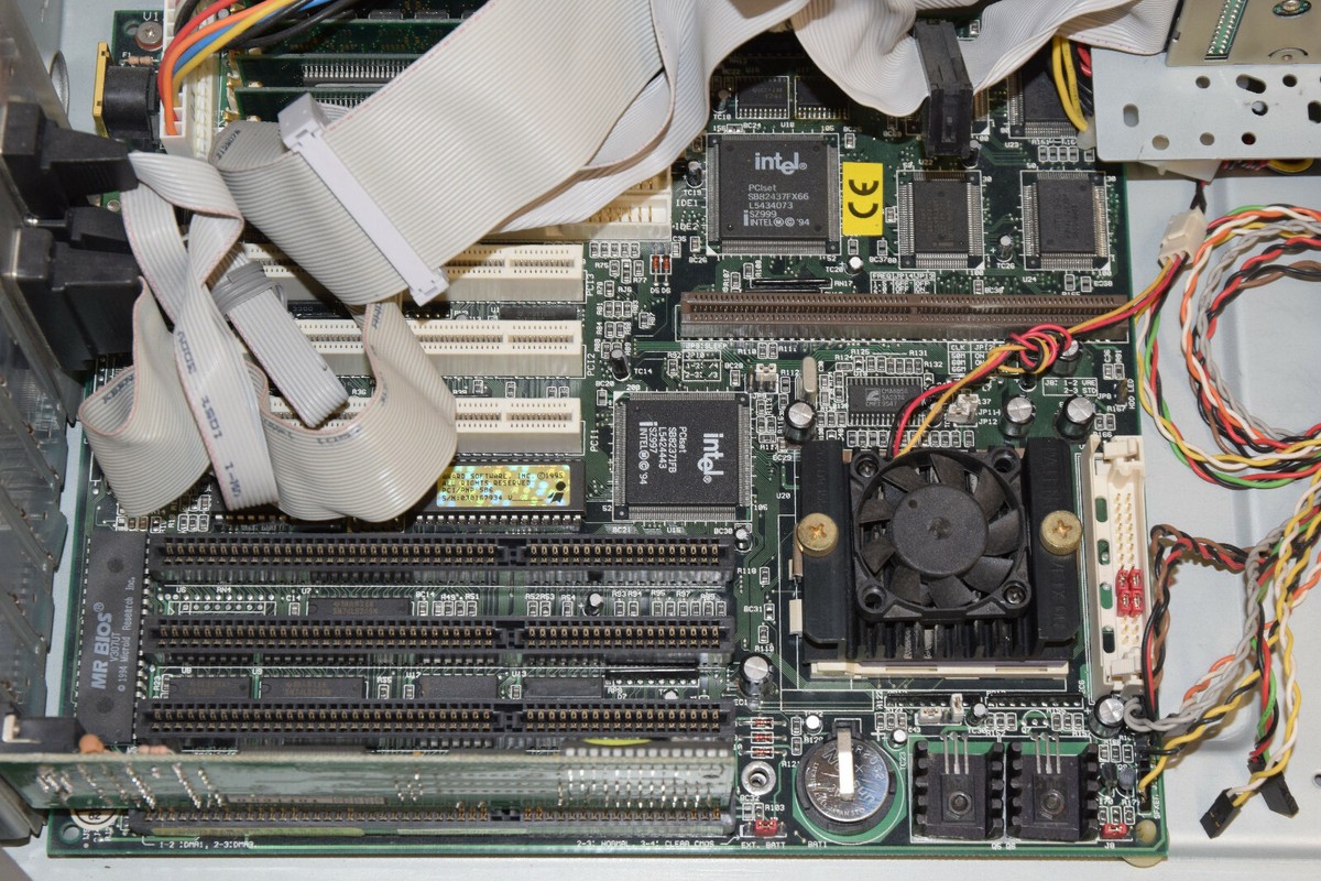 Vintage Corsair PC Intel Pentium 1 133MHz 16MB RAM 3.5