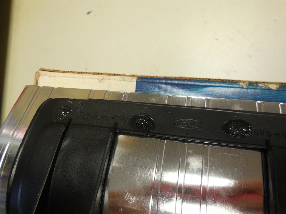 Новый из старых запасов 1970 Lincoln Continental решетка отделка панель LH внешний D0VY-8151-A - Изображение 3 из 4