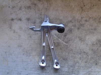 えのの 2007 - 2008 SUZUKI GSXR1000 REAR RIGHT PASSENGER PEG AND
