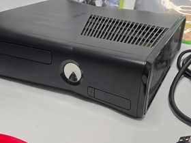 Xbox 360 S Slim Console Glossy Black 1 NEW Controller 250 Gb Hd 2 Games MUST SEE