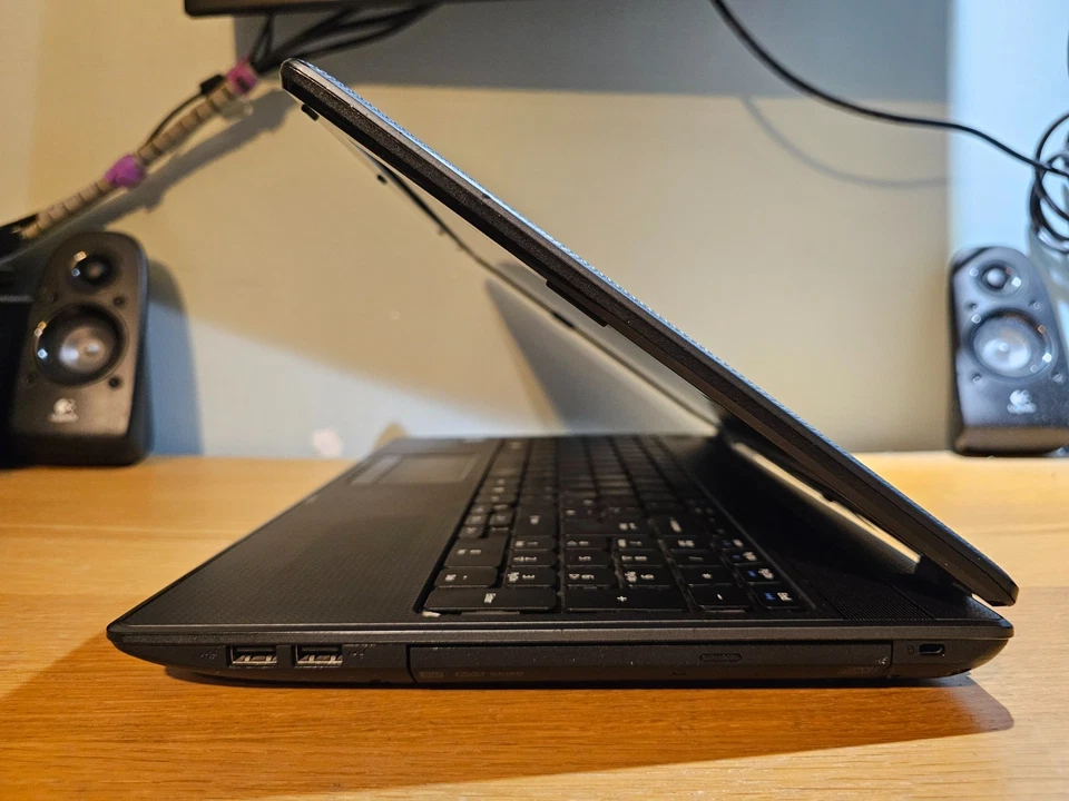 15" Acer Aspire 5749 Core i3-2330M 2.3GHz 4GB 128GB SSD Windows 10 Laptop - Image 3 of 4