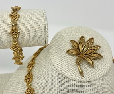 Vintage 70s Avon Precious Pretenders Necklace Bracelet Jewelry Set 