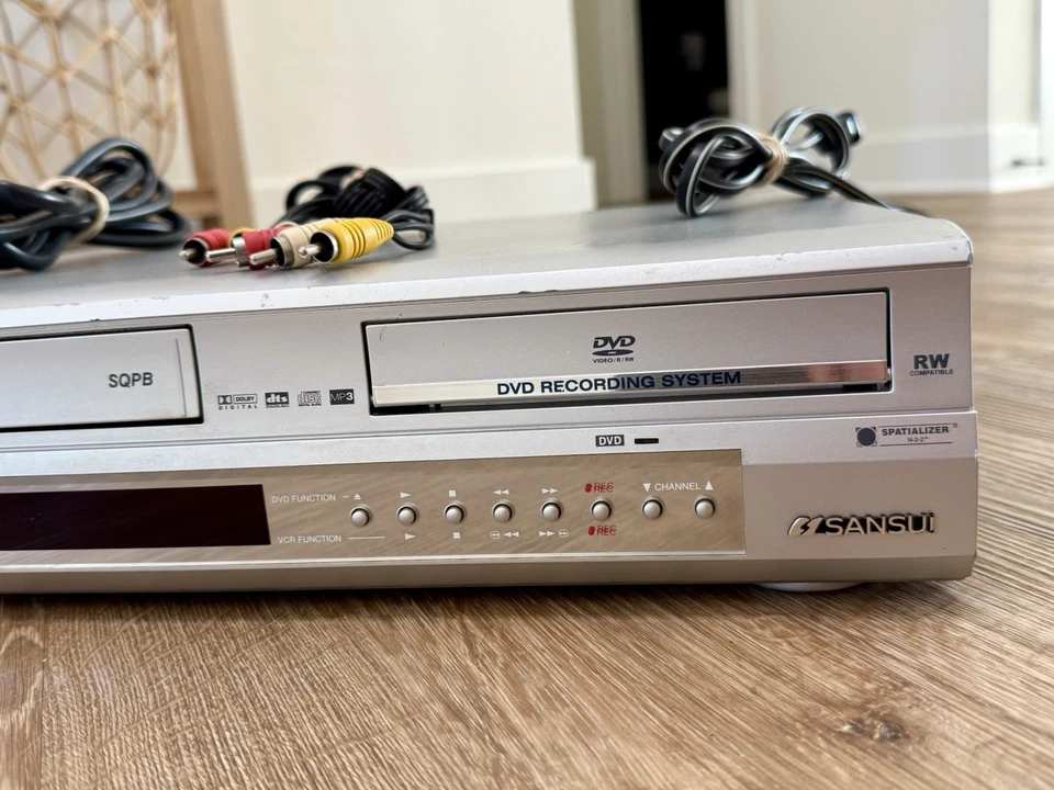Sansui VRDVD4005 VHS Hi-Fi Reproductor Grabadora de DVD Combo VCR Sin Control Remoto Probado Funciona Foto 3 de 4