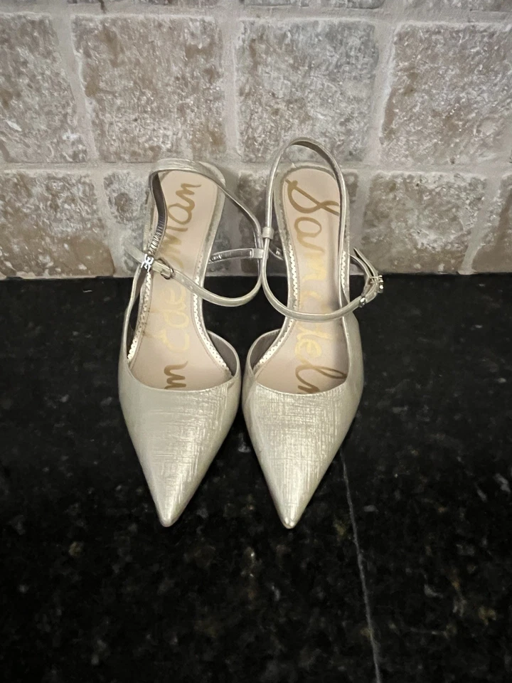 Zapatos de salón para mujer Sam Edelman Ayla con cordones punta dorada charol talla 7 Foto 2 de 4