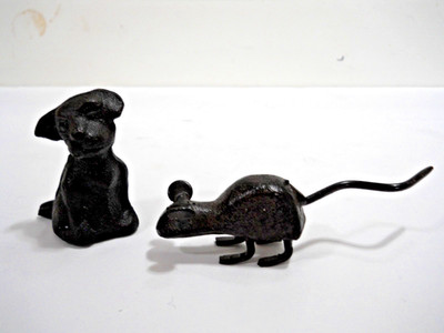 Vintage Cast Iron Metal Dobbi Dog 2''  Mouse Paperweight 1''