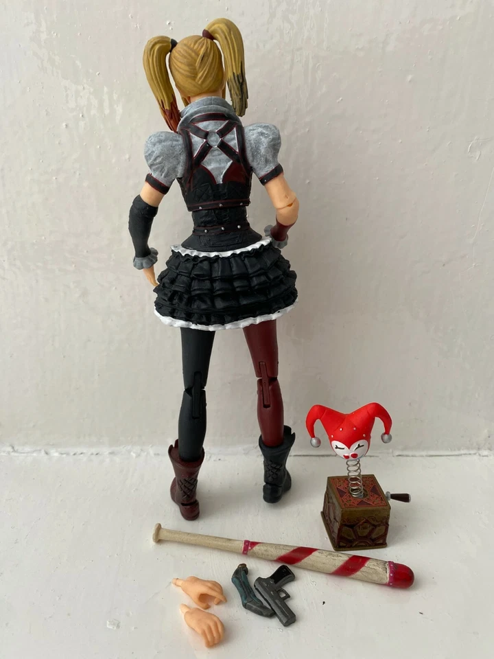 DC DIRECT COLLECTIBLES BATMAN ARKHAM KNIGHT SERIES #4 HARLEY QUINN ACTION FIGURE - Image 4 of 4