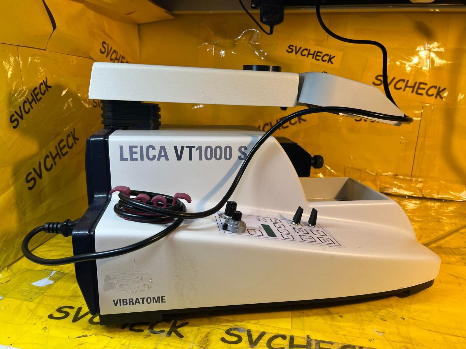 Leica VT1000S Fully Automatic Vibrating Blade Microtome with Magnifier