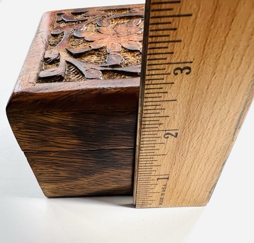 Vintage Hand Carved Wooden Trinket Box With Design On The Lid - Picture 9 of 12