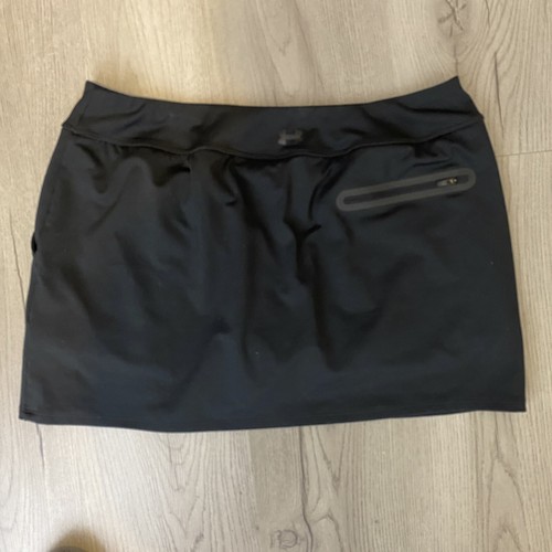 Falda M de tenis Under Armour para mujer con pantalones cortos incorporados bolsillos ajustados con cremallera - Imagen 3 de 9