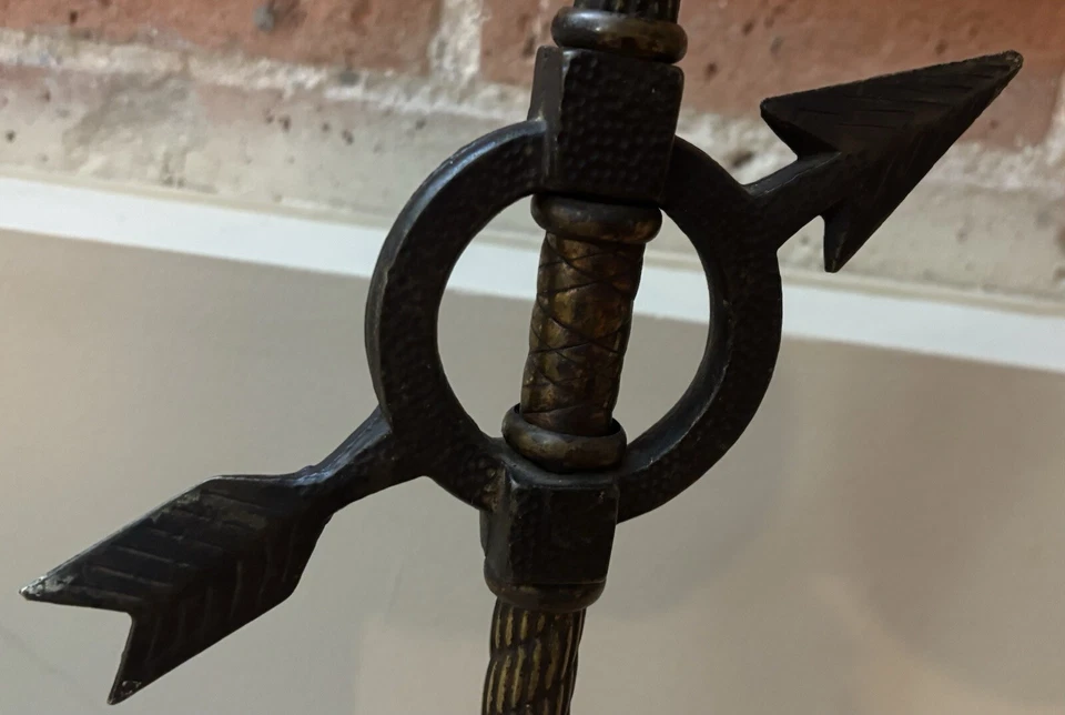 Antigua lámpara de pie estética nueva flecha latón puente brazo hierro fundido Foto 2 de 4