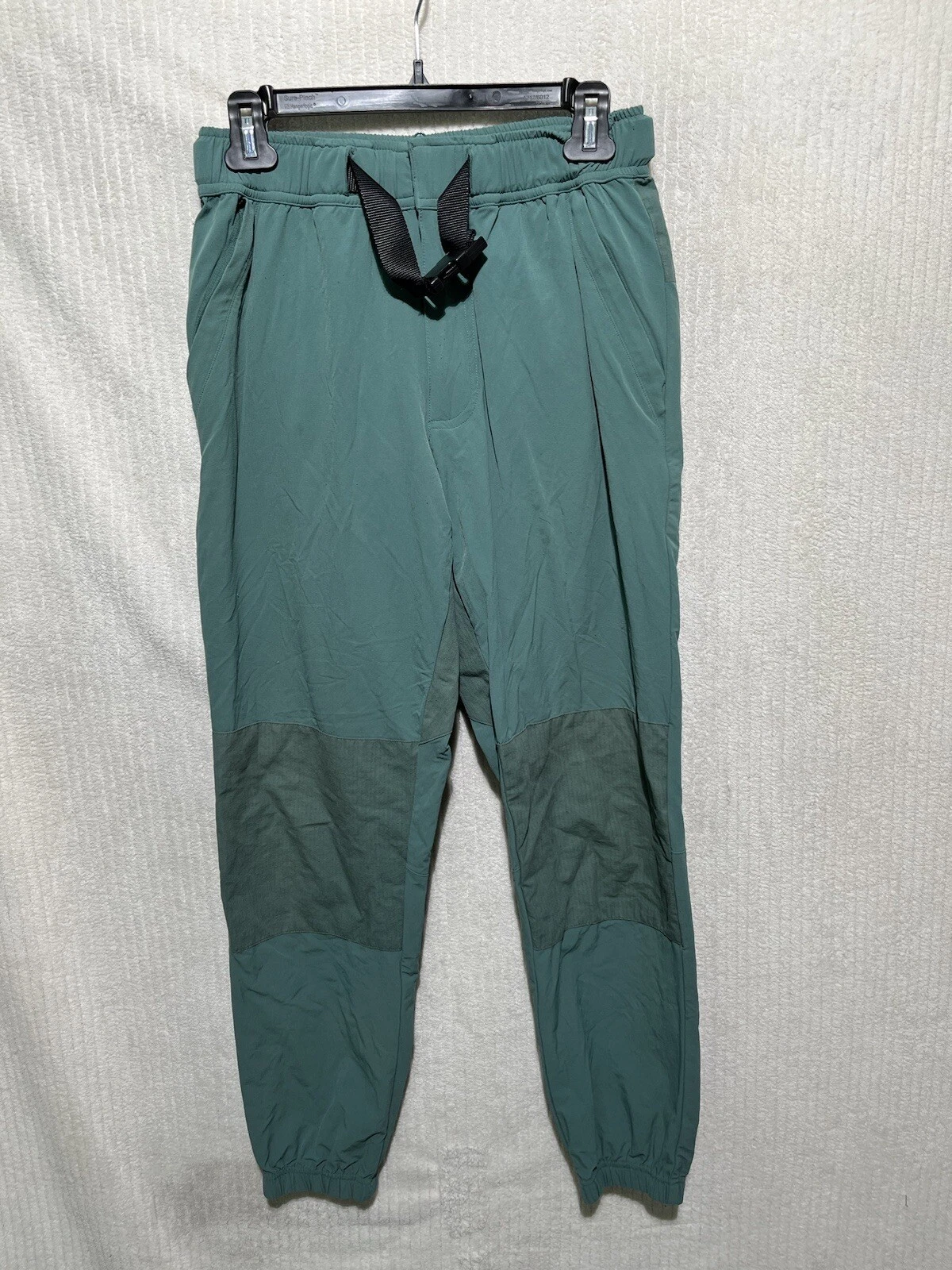 alo-yoga joggers sweats workout gym pants