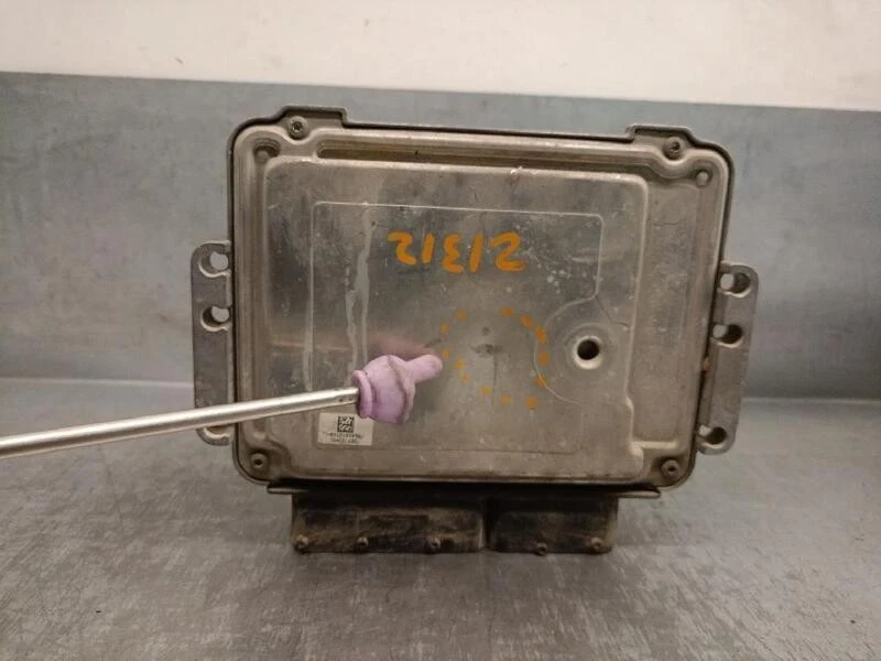 55201792 centralita motor uce para OPEL ASTRA H GTC (A04) 1.9 CDTI 2005 5260052 - Immagine 2 di 4