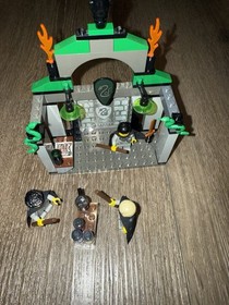 COMPLETE Retired Lego 4735 Harry Potter Slytherin Common Room Snakes 3 Minifigs