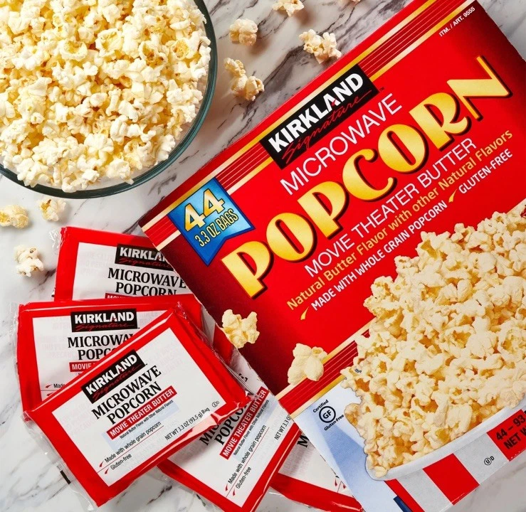 Bolsas de palomitas de maíz para microondas Kirkland Signature, mantequilla de cine, 3,3 oz 44 unidades Foto 3 de 4