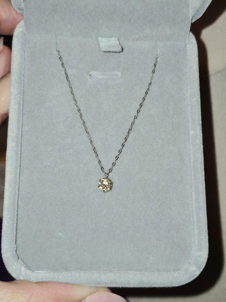 GORGEOUS! 900 PLATINUM NATURAL .50ct DIAMOND SOLITAIRE NECKLACE W/GIFT BOX $1800 - Image 2 of 4
