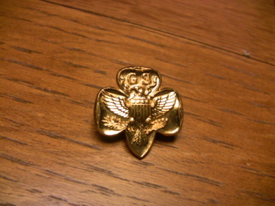 VINTAGE GIRL SCOUT MEMBERS PIN, TYPE 5, HALLMARK: B, 1940-1979