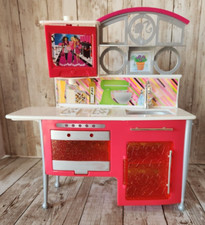 2011 Barbie Stovetop to Tabletop Kitchen Set READ
