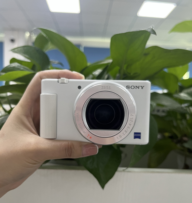 Sony ZV-1 20.1MP Vlog Camera - Near Mint Condition w/ Memory Card