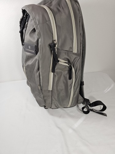 Victorinox Altmont 3.0 Vertical-Zip Laptop Backpack For Work Or Scool - Picture 4 of 12