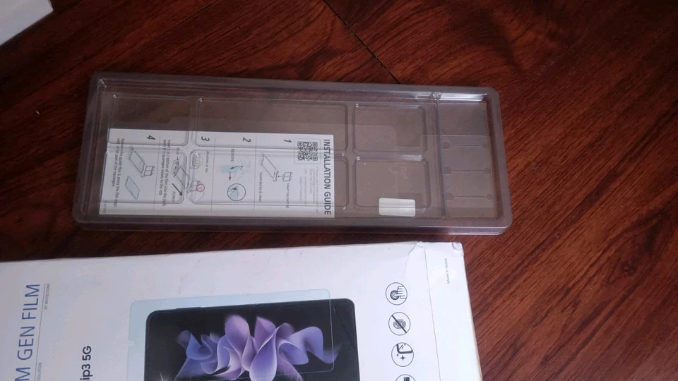 Película protectora de pantalla White Stone Galaxy Z Flip3 5G para mascotas Foto 2 de 4