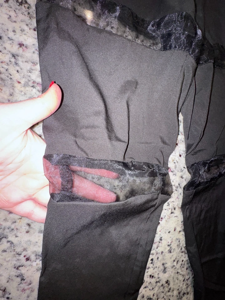 Pantalones negros pequeños para mujer con rayas transparentes ~ cintura elástica ~ Charlotte Russe Foto 2 de 2