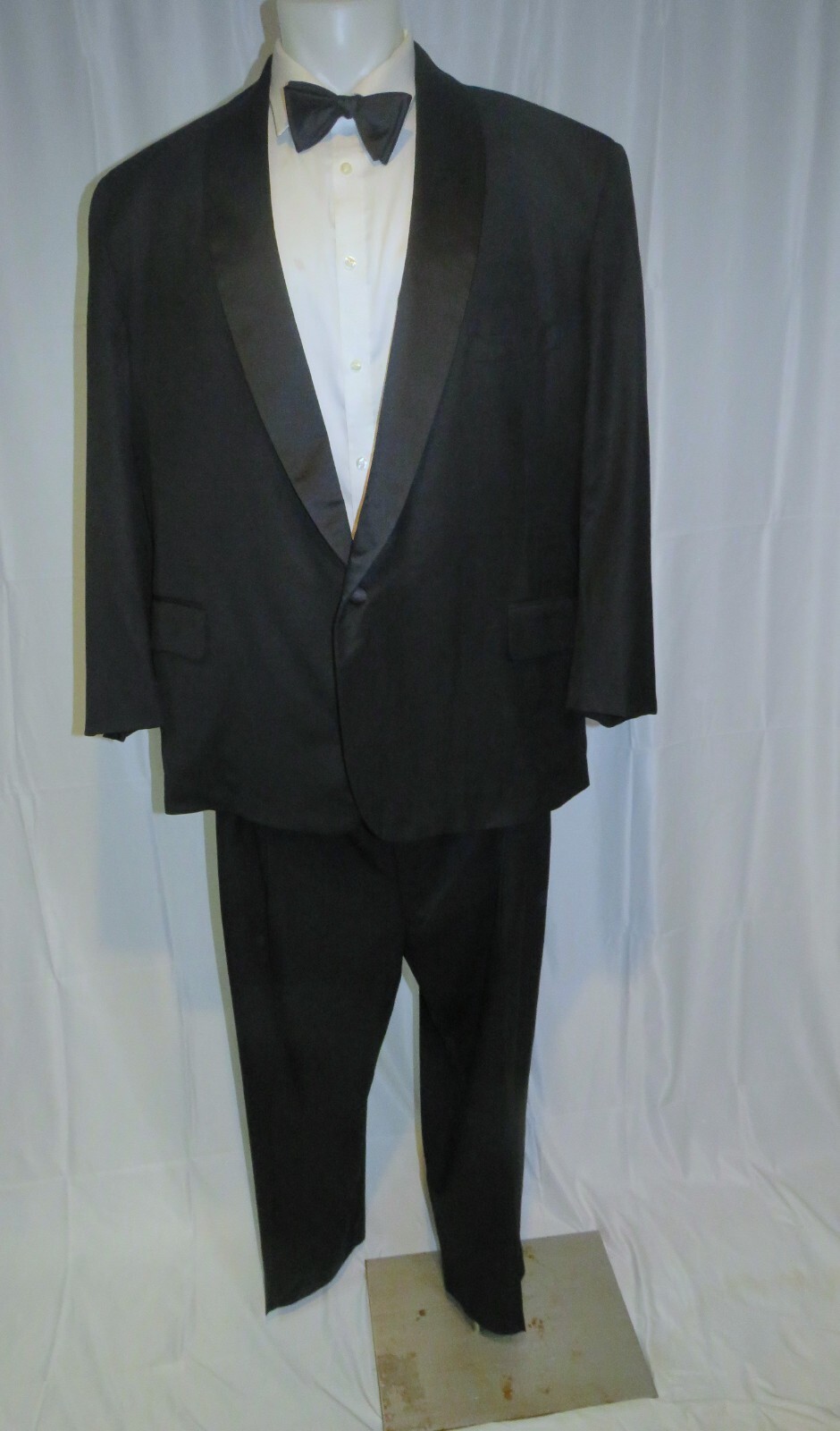 Tom James Bespoke Solid Black One Button Shawl Co… - image 1