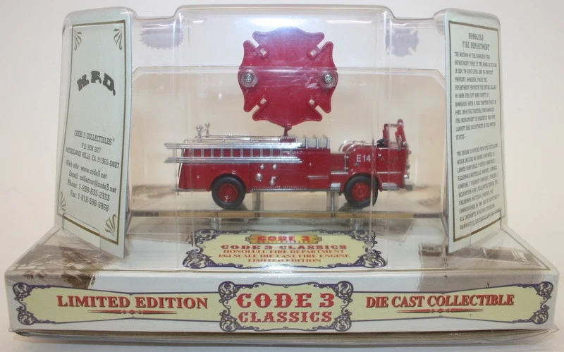 Code 3 Classics 1/64 Scale Model Crown Firecoach Engine 12955 Honolulu Fire Dept - Image 2 of 2