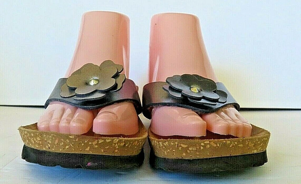 Women's Spring Step Metallic Gray/Silver flower flip flop wedge EU 38 US 7.5/8 - Image 3 of 4