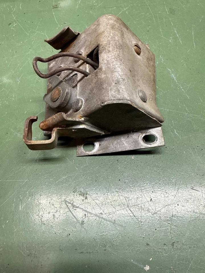 Conjunto de pestillo de arranque trasero puerta trasera FHC Jaguar XKE E-Type 2+2 Series 2 BD27929 Foto 4 de 4