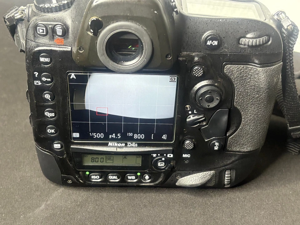 Цифровая камера Nikon D4 16,2 Мп с аккумулятором и зарядным устройством *количество затворов 18669* - Изображение 4 из 4