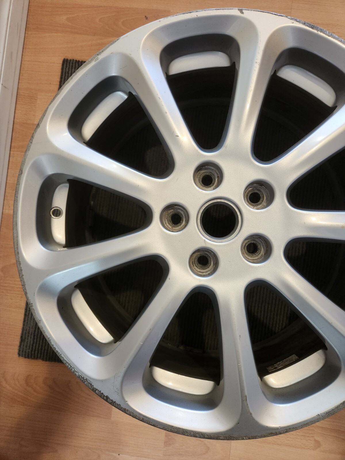 19" MASERATI QUATTROPORTE OEM SILVER WHEEL RIM 2009-2011 19x8 1/2 FRONT WHEEL