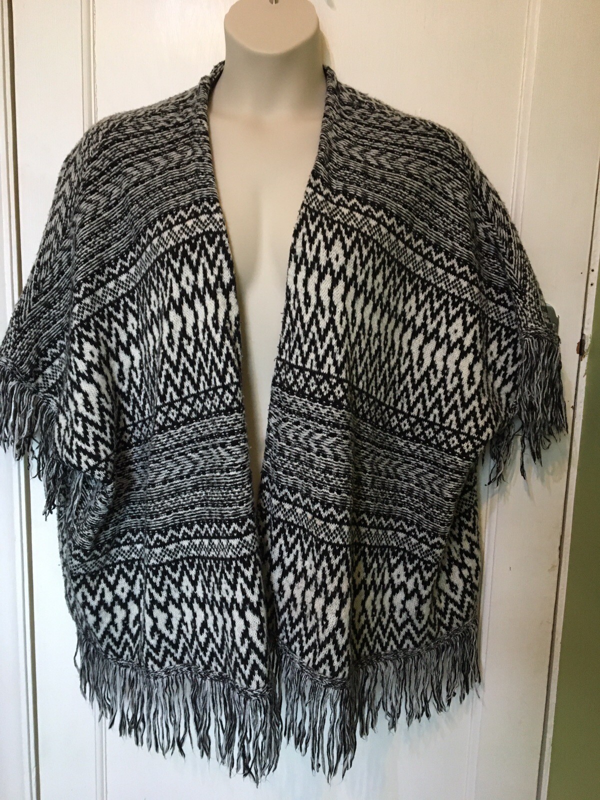 Ladies Dorothy Perkins Black & White Jacket Shawl Wrap Size M Soft Warm
