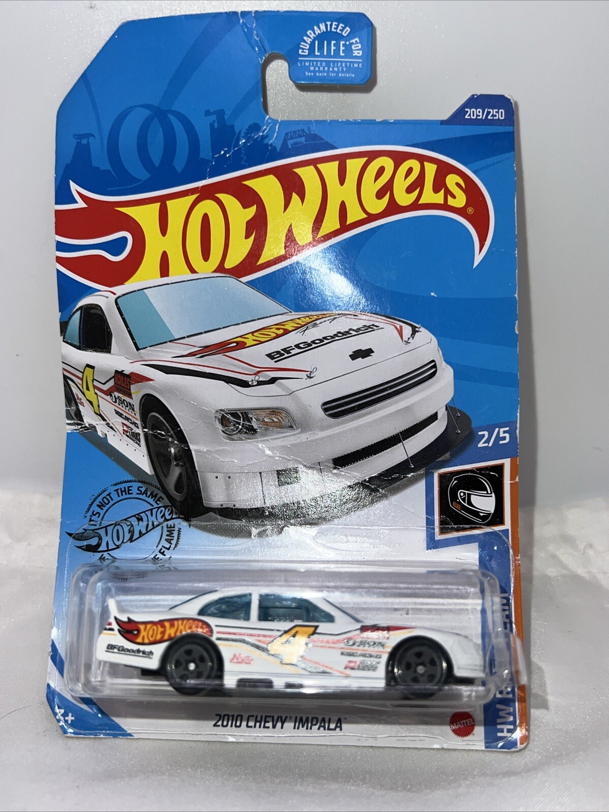 Hot Wheels 2010 Chevy Impala Stock Race Car White 209/250 HW RACE TEAM 2/5