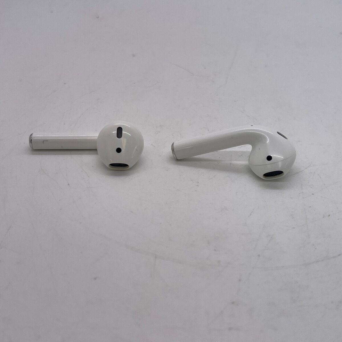 Apple AirPods 2nd Generation w/ Charging Case - MV7N2AM/A Apple AirPods 2nd Generation w/ Charging Case - MV7N2AM/A